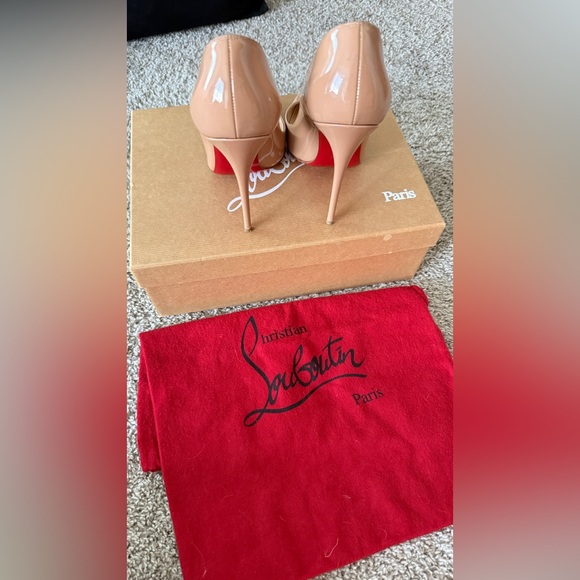 Christian Louboutin So Kate Beige Heels - Picture 2 of 4